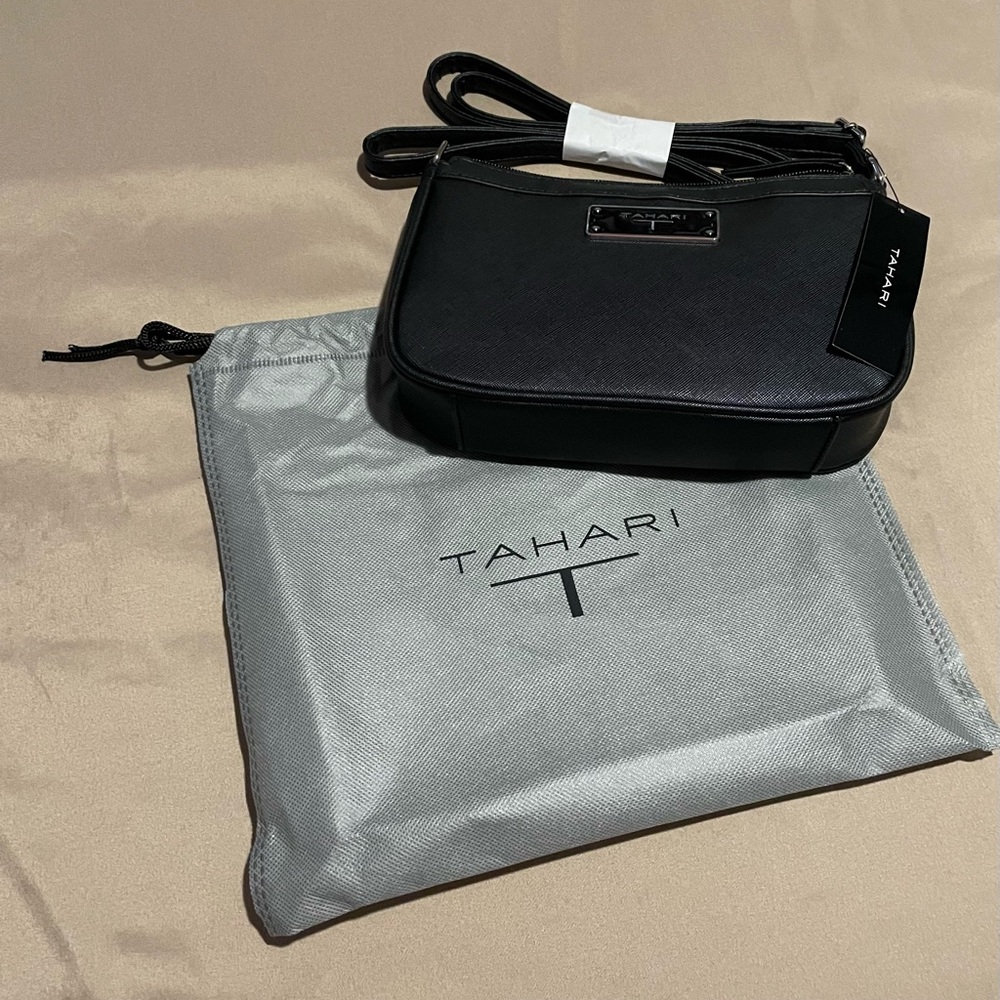 💐 TAHARI CROSSBODY PURSE WITH DUST BAG 💐
